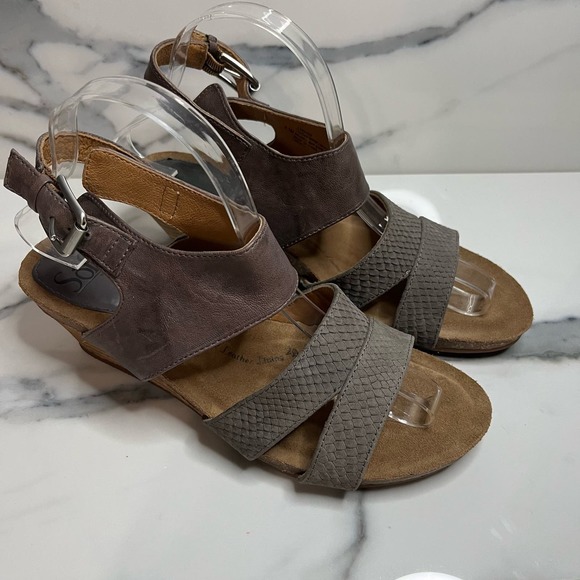Sofft | Gray Nubuck Leather Strappy Veldon Wedge Sandals Sz 8.5 - Picture 1 of 9